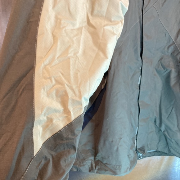 Helly Hansen Gray Windbreaker with High Collar and Color-Block Sleeves. Box S XL - Picture 3 of 7